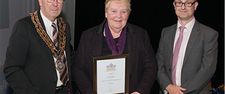 Solicitors sponsor volunteer award