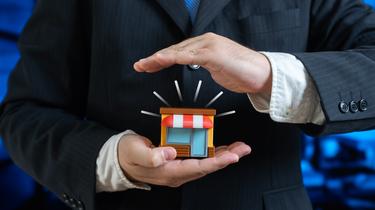 Why are carefully drafted warranties advisable in share purchase agreements?